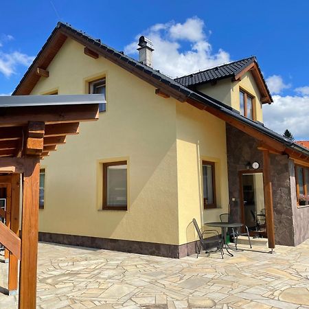 Apartman U Kovaru Kasperske Hory Luaran gambar