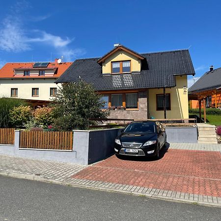 Apartman U Kovaru Kasperske Hory Luaran gambar
