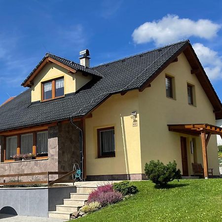 Apartman U Kovaru Kasperske Hory Luaran gambar