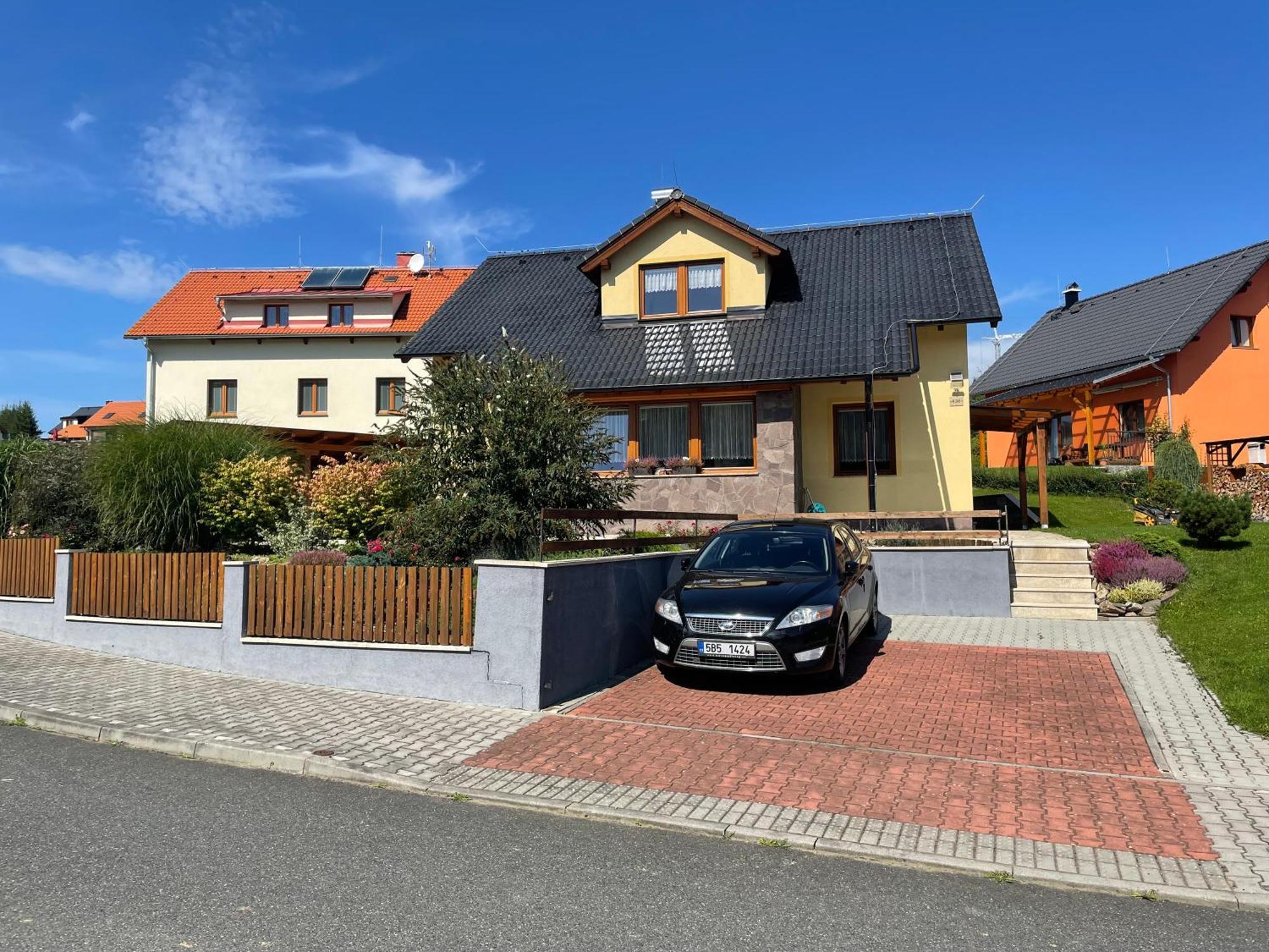 Apartman U Kovaru Kasperske Hory Luaran gambar