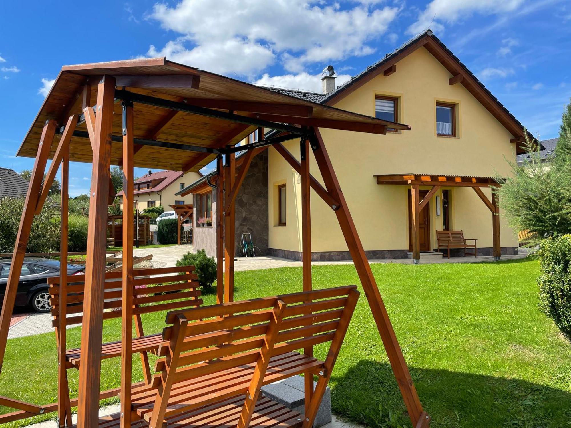 Apartman U Kovaru Kasperske Hory Luaran gambar