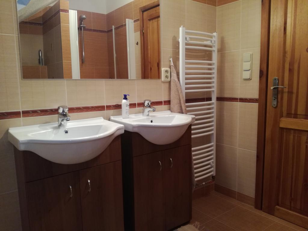 Apartman U Kovaru Kasperske Hory Luaran gambar