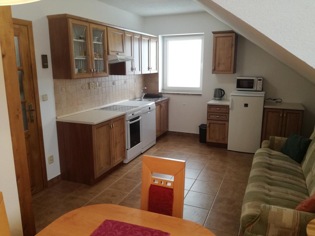 Apartman U Kovaru Kasperske Hory Luaran gambar